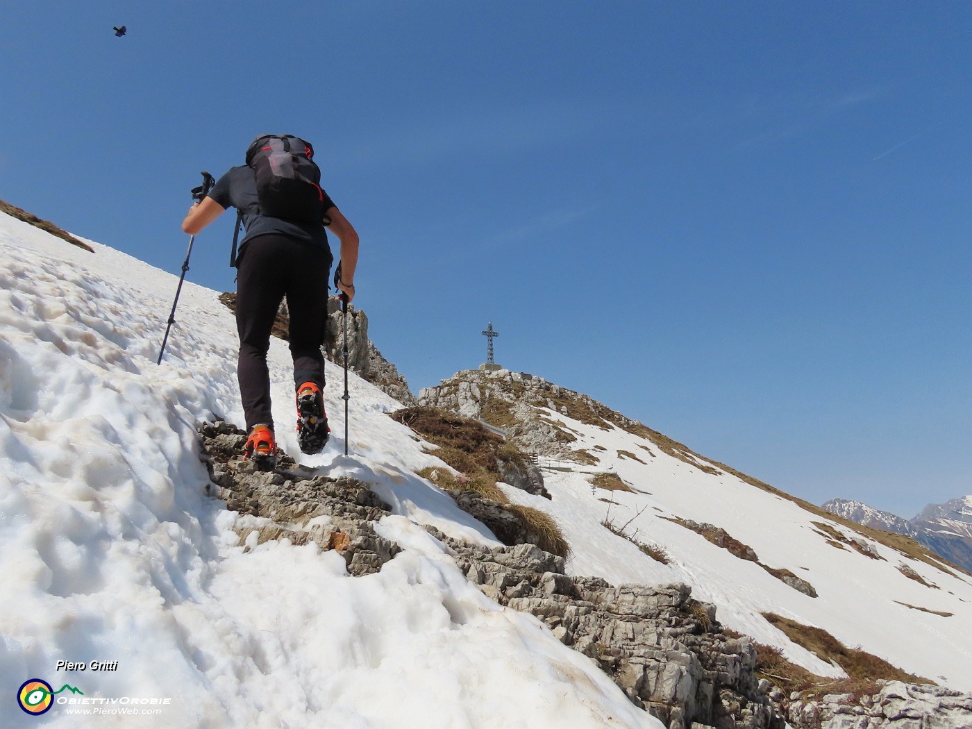 30 Siamo ormai in dirittura d'arrivo in vista della croce del Resegone....JPG